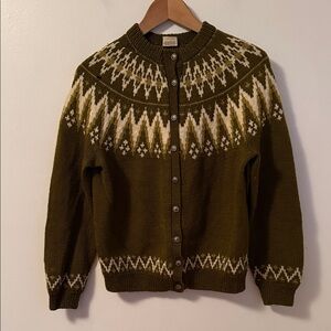 Preowned Women’s 100% wool Scandinavian Cardigan sweater